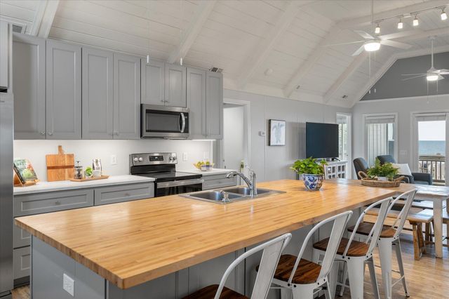 2002 Palmetto Boulevard, Edisto Island, SC 29438