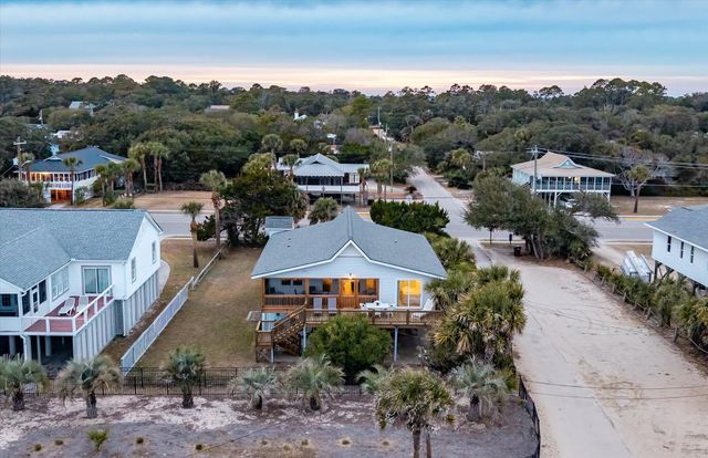 2002 Palmetto Boulevard, Edisto Island, SC 29438