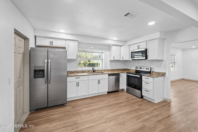 6910 CARTIER Circle, Jacksonville, FL 32208