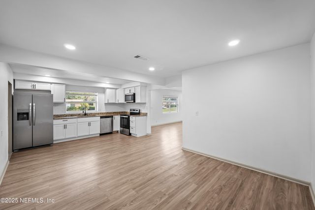 6910 CARTIER Circle, Jacksonville, FL 32208