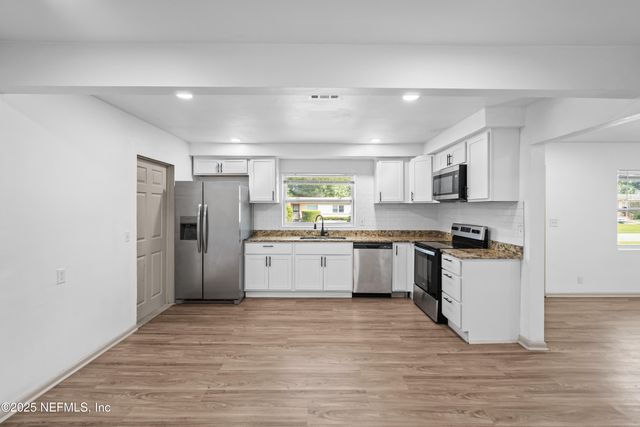 6910 CARTIER Circle, Jacksonville, FL 32208