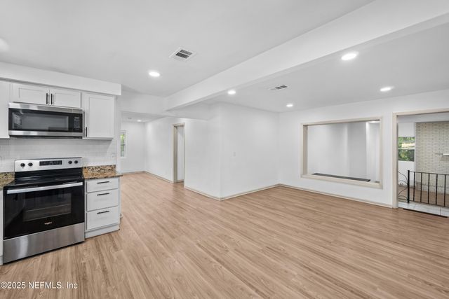 6910 CARTIER Circle, Jacksonville, FL 32208