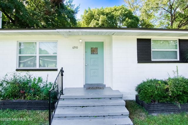 6910 CARTIER Circle, Jacksonville, FL 32208