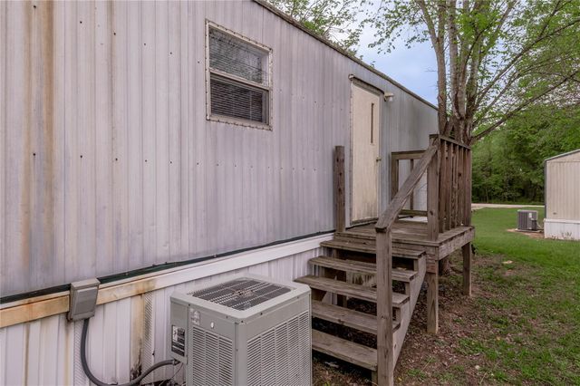 1961 Quality Boulevard 15, Huntsville, TX 77340