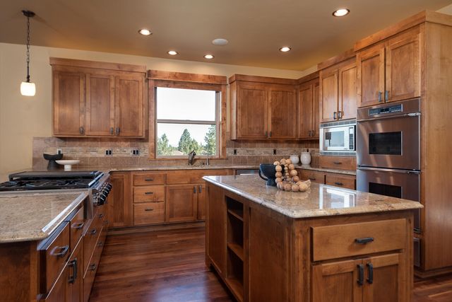 3419 NW Fairway Heights Drive, Bend, OR 97703