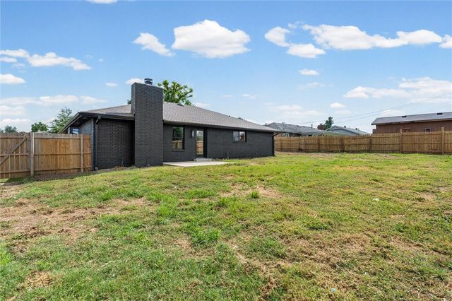 2211 W Olrich Street, Rogers, AR 72758