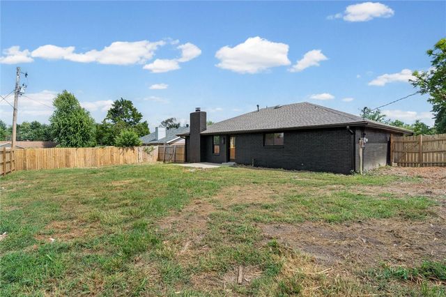 2211 W Olrich Street, Rogers, AR 72758