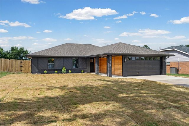 2211 W Olrich Street, Rogers, AR 72758