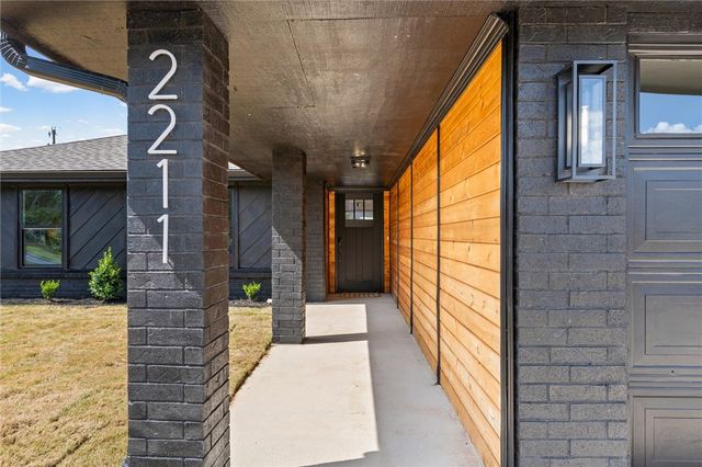 2211 W Olrich Street, Rogers, AR 72758