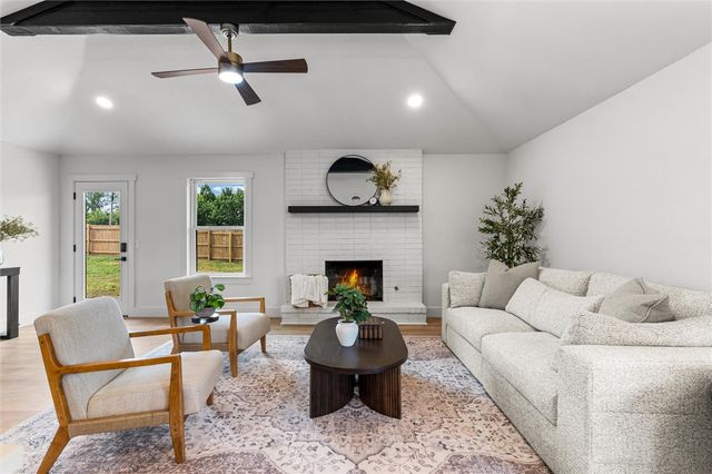 2211 W Olrich Street, Rogers, AR 72758
