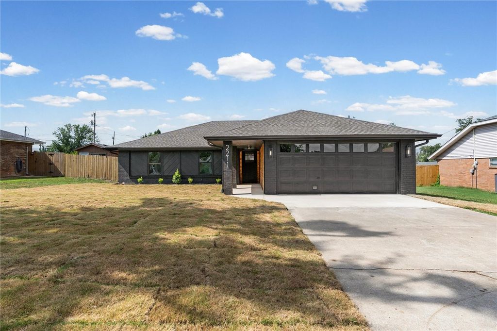 2211 W Olrich Street, Rogers, AR 72758