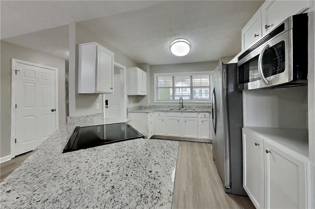 5493 Riverchase Drive, Flowery Branch, GA 30542