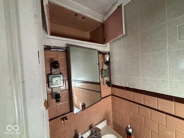 1202 S Boots Street, Marion, IN 46953