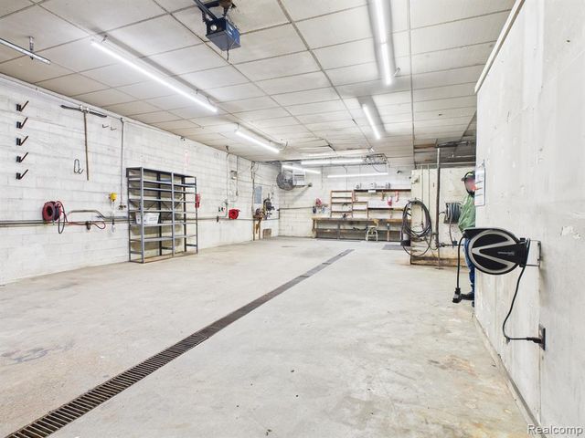 3220 Western Road, Flint, MI 48506