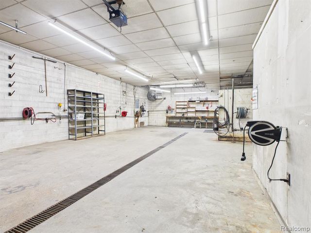 3220 Western Road, Flint, MI 48506