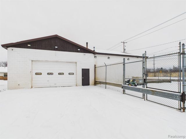 3220 Western Road, Flint, MI 48506