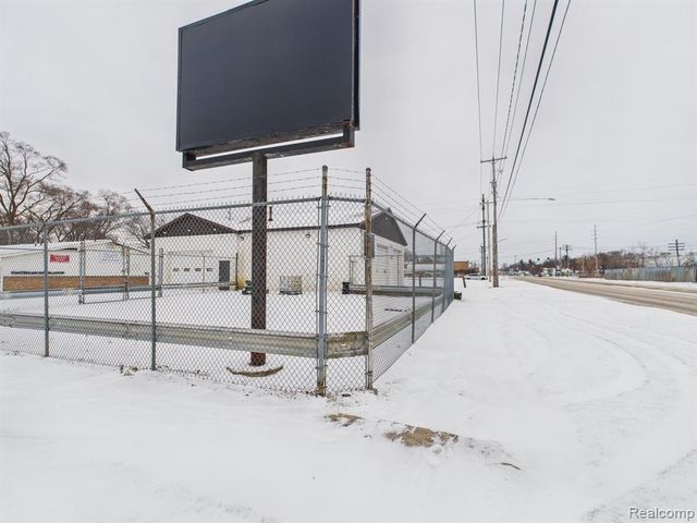 3220 Western Road, Flint, MI 48506