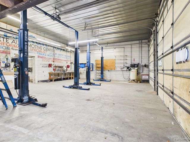 3220 Western Road, Flint, MI 48506