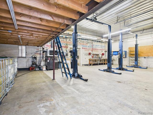 3220 Western Road, Flint, MI 48506