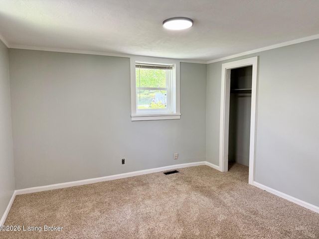 5610 Haunz Ln, Louisville, KY 40241