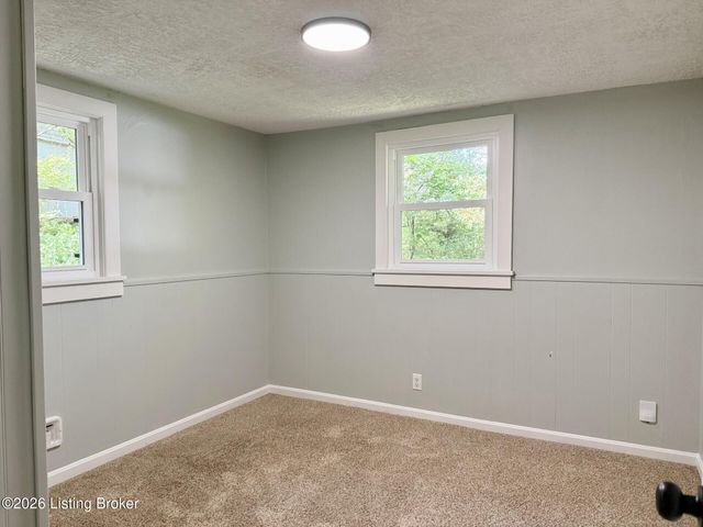 5610 Haunz Ln, Louisville, KY 40241