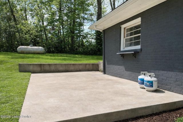 5610 Haunz Ln, Louisville, KY 40241