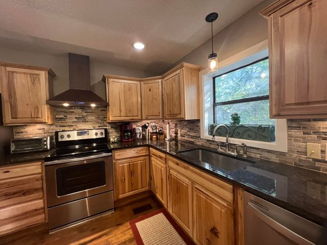 224 Robin Hood dr, Hardy, AR 72542