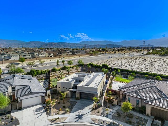74425 Zeppelin Drive, Palm Desert, CA 92211