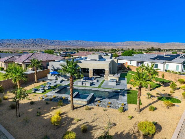 74425 Zeppelin Drive, Palm Desert, CA 92211