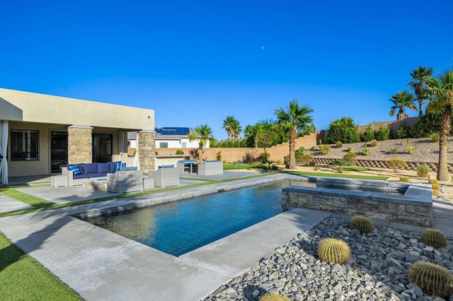 74425 Zeppelin Drive, Palm Desert, CA 92211