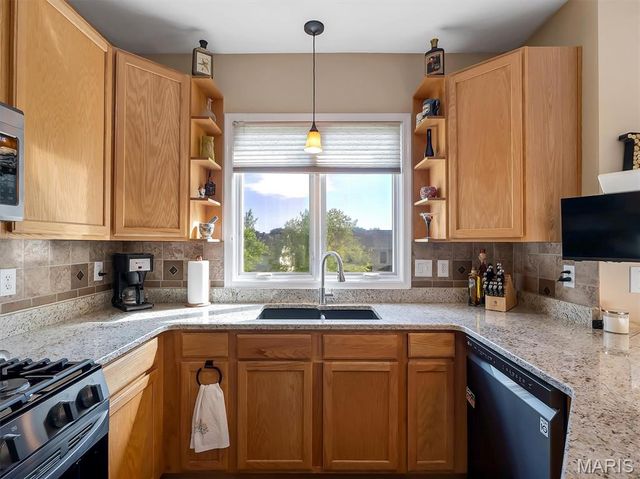 6110 Timberline Place Court, St Louis, MO 63128