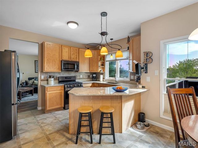 6110 Timberline Place Court, St Louis, MO 63128
