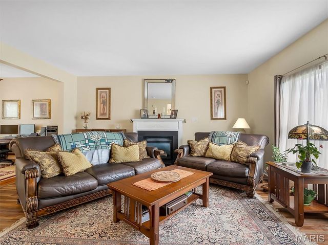 6110 Timberline Place Court, St Louis, MO 63128