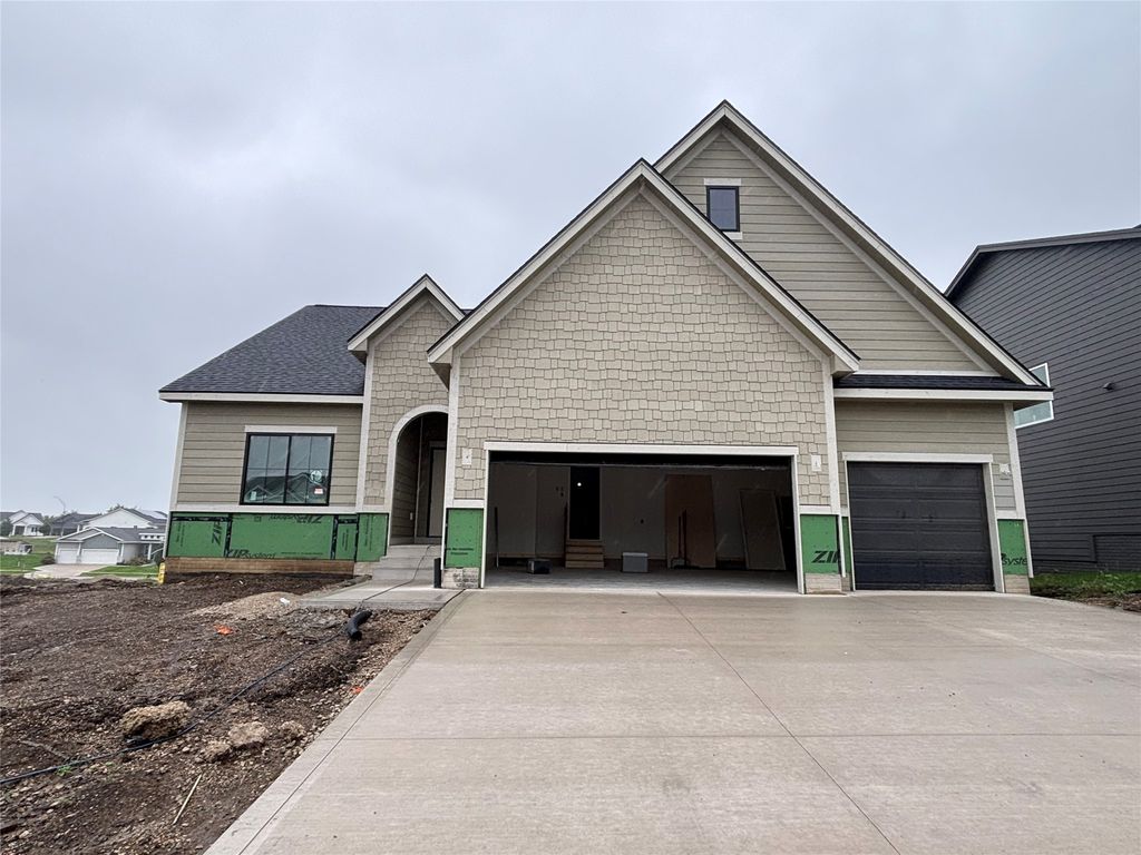1841 Silver Maple Drive, Norwalk, IA 50211