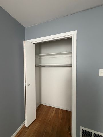 1200 Glen Lane, Hoffman Estates, IL 60169