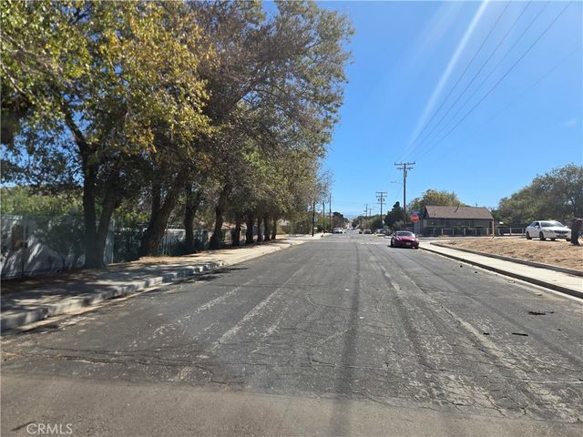 3 Third, Victorville, CA 92395