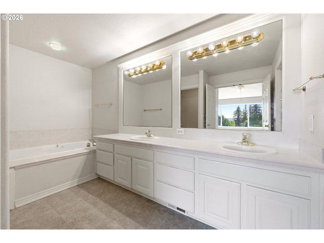 12388 Se SPENCER Ct, Happy Valley, OR 97086