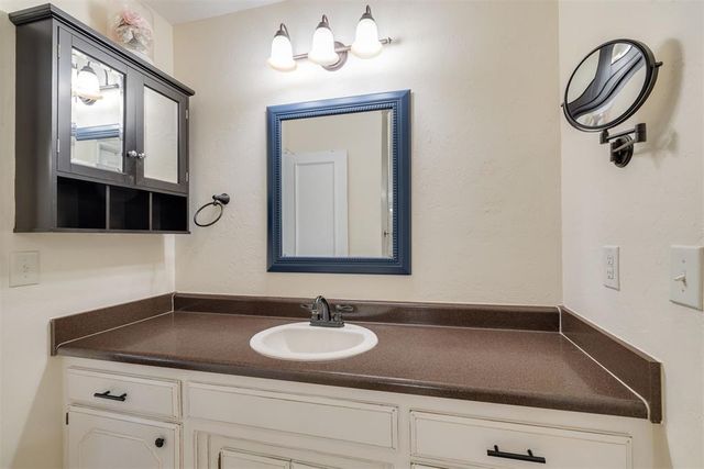 2712 Rolling Hills Terrace, Edmond, OK 73012