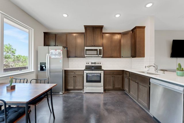 1089 Hidden Hills DR B, Dripping Springs, TX 78620