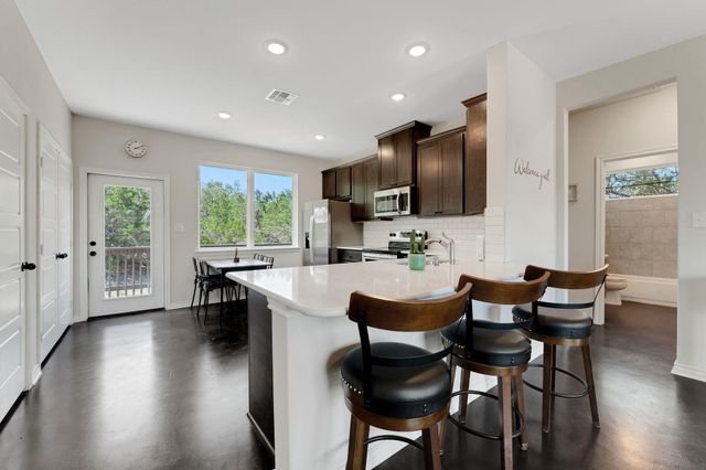 1089 Hidden Hills DR B, Dripping Springs, TX 78620