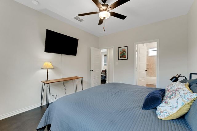 1089 Hidden Hills DR B, Dripping Springs, TX 78620