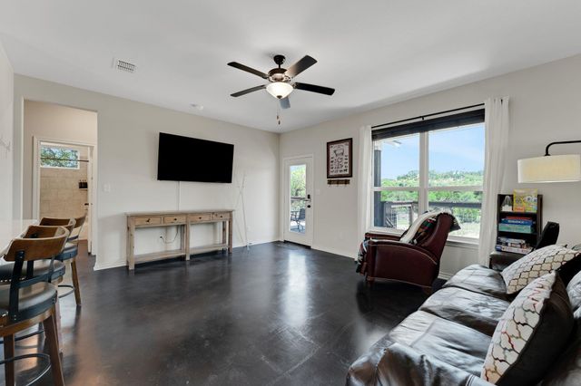 1089 Hidden Hills DR B, Dripping Springs, TX 78620