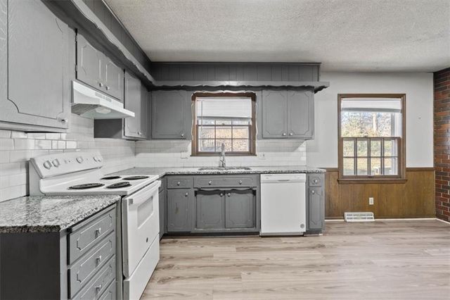 5952 Garnett Street, Shawnee, KS 66203