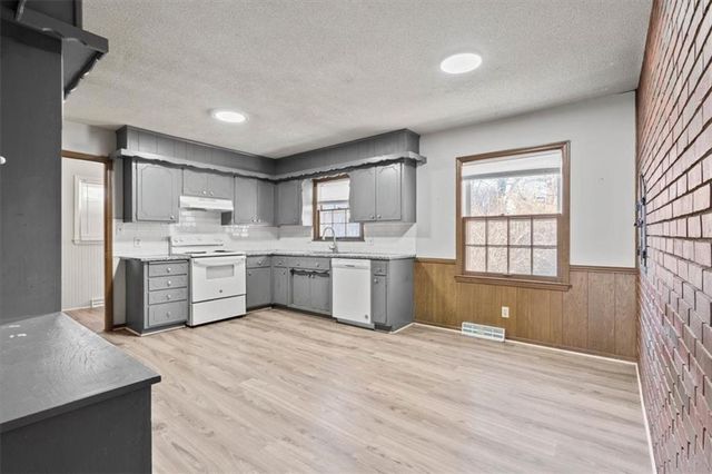 5952 Garnett Street, Shawnee, KS 66203