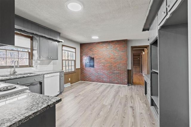 5952 Garnett Street, Shawnee, KS 66203