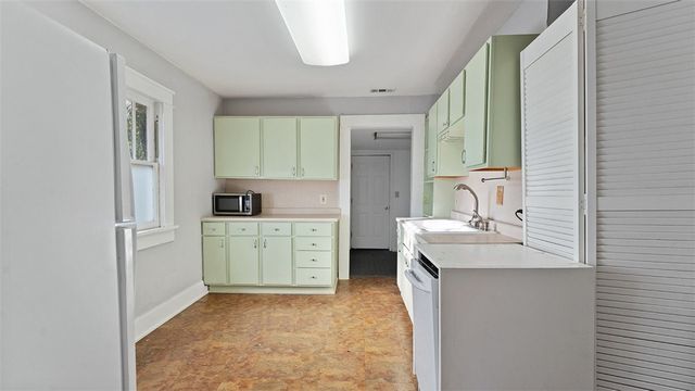 32 E M.L.K Jr Boulevard, Fayetteville, AR 72701