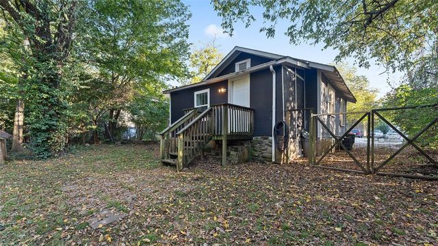 32 E M.L.K Jr Boulevard, Fayetteville, AR 72701