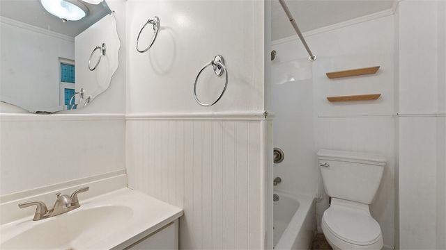 32 E M.L.K Jr Boulevard, Fayetteville, AR 72701