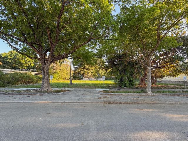 1060 NW 51st St, Miami, FL 33127