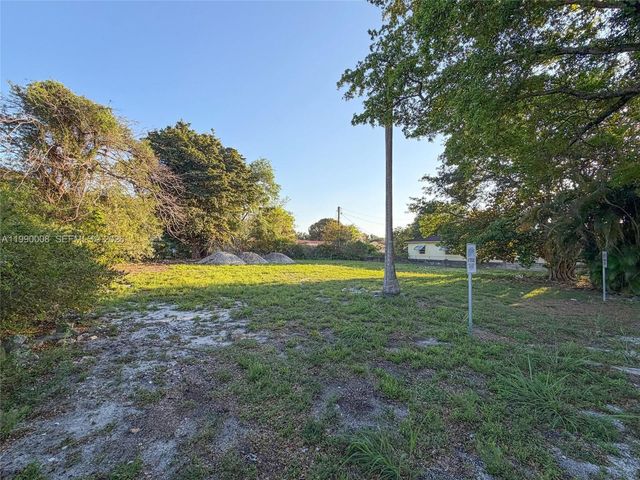 1060 NW 51st St, Miami, FL 33127